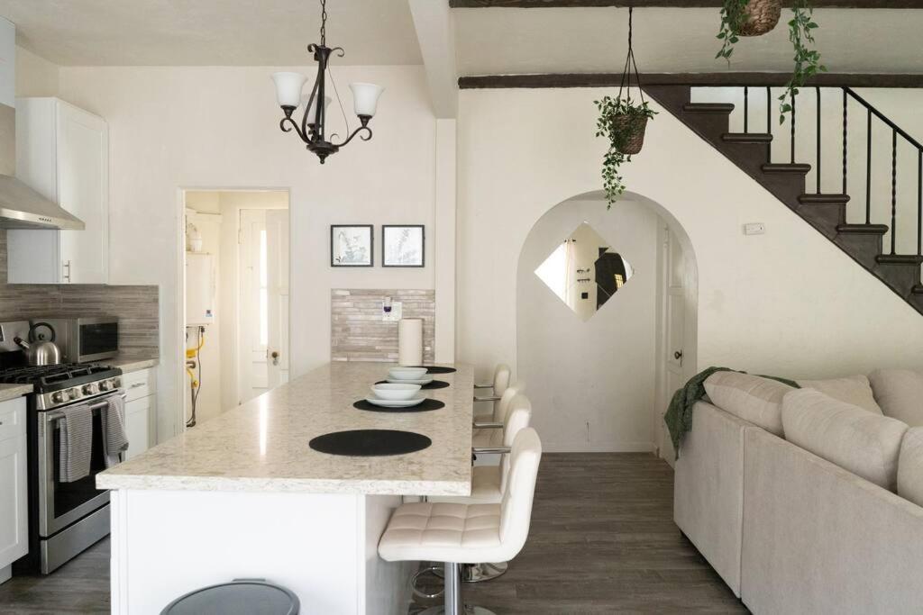 Appartement Spacious 2-bedroom Unit In Hollywood
