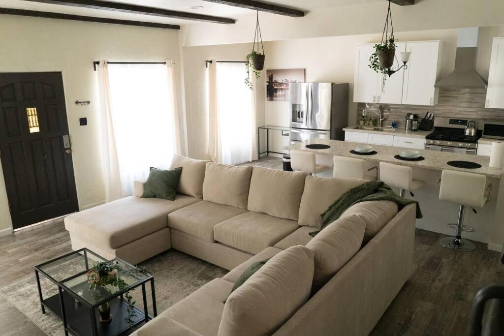 Spacious 2-bedroom Unit In Hollywood Appartement *